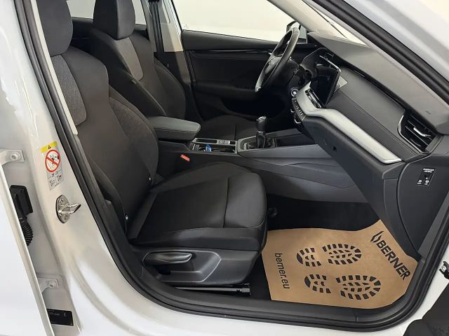 Skoda Octavia Kombi 2,0TDI *LED*AHK*Tempomat*Getönte Scheiben...