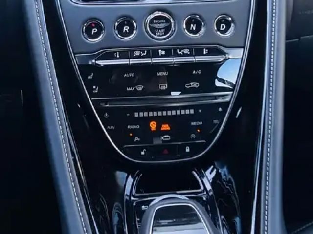 Aston Martin DBS V12