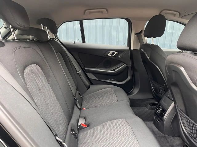 BMW 118 118i 5-deurs Sedan