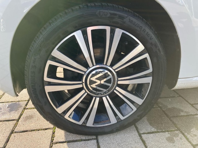 Volkswagen up! Active