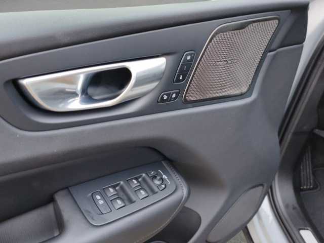 Volvo XC60 AWD Dark Plus