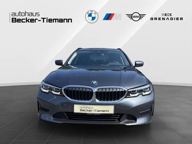 BMW 330 330i Touring xDrive