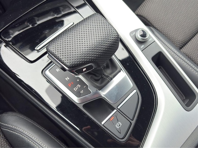 Audi A4 30 TDI S-Tronic Sedan