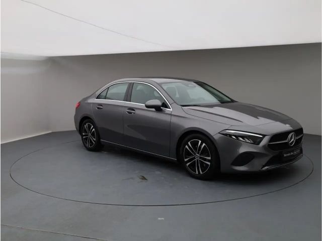 Mercedes-Benz A 200 A 200 d