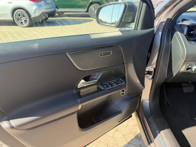 Mercedes-Benz GLA 200 Advanced AHK/LED/eleHeck/Tot/Kamera/MBUX