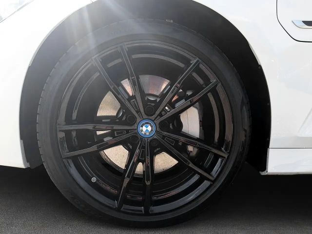 BMW 330 330e M-Sport Sedan