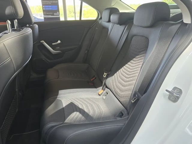 Mercedes-Benz A 180 Limo Progr. Adv. DISTRONIC+STANDHEIZ.+360°
