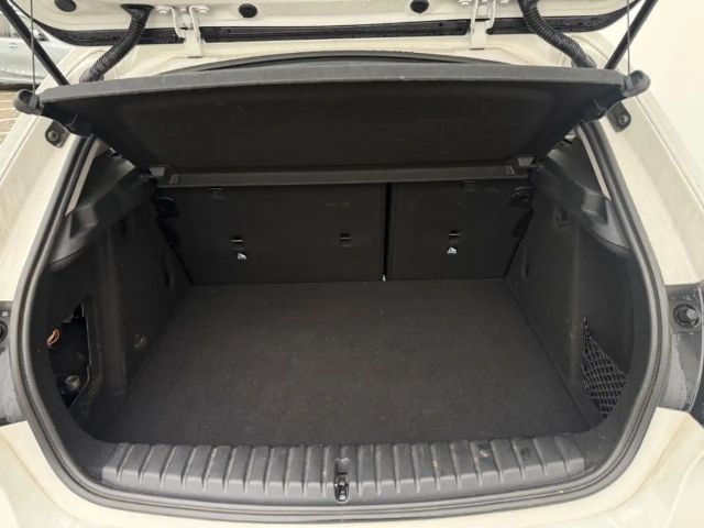 BMW 118 118i Sedan Sport Line