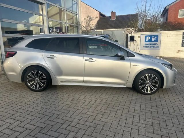 Toyota Corolla Hybride Team D