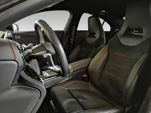 Mercedes-Benz CLA 180 AMG Line Coupé