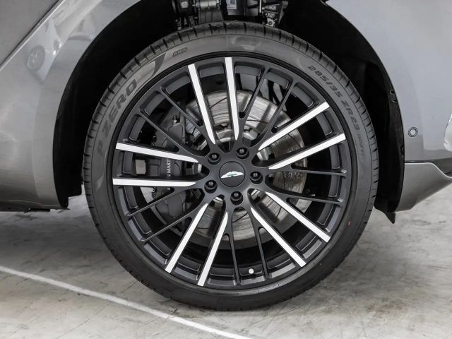 Aston Martin DBX Magnetic Silver Onyx Black