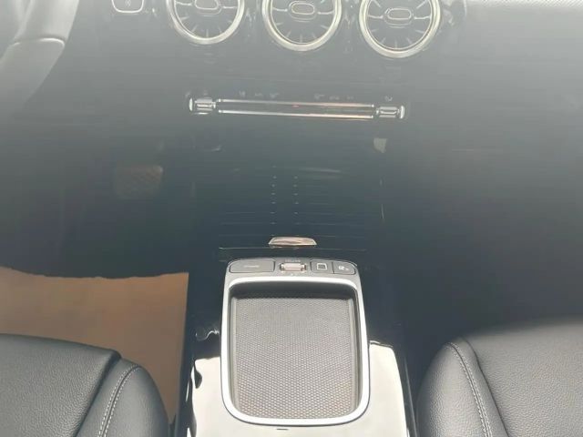 Mercedes-Benz A 180 Hatchback Progressive