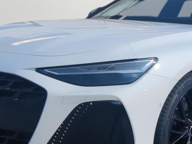 Audi A6 Avant Quattro S-Tronic