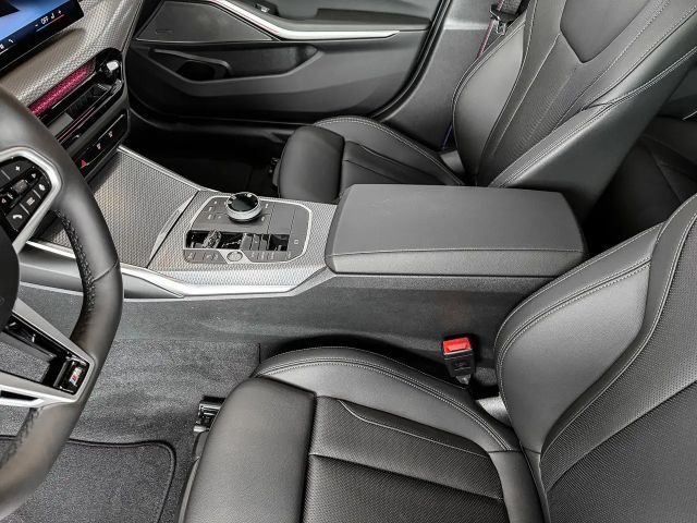 BMW 320 320i M-Sport Sedan