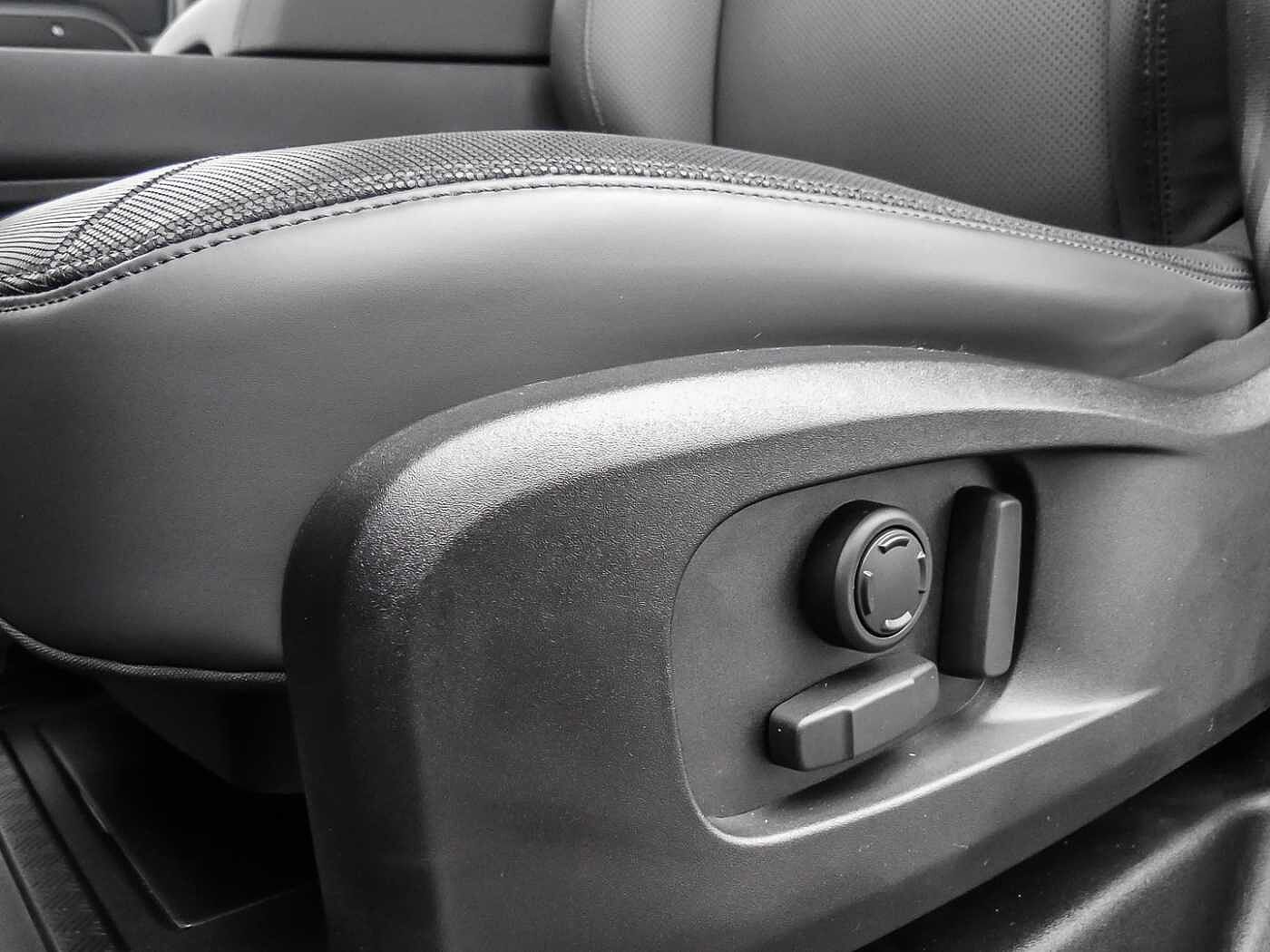 Land Rover Defender 110 Dynamic SE