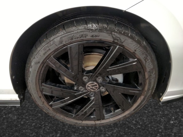 Volkswagen Golf 1.5 eTSI DSG Golf VIII R-Line