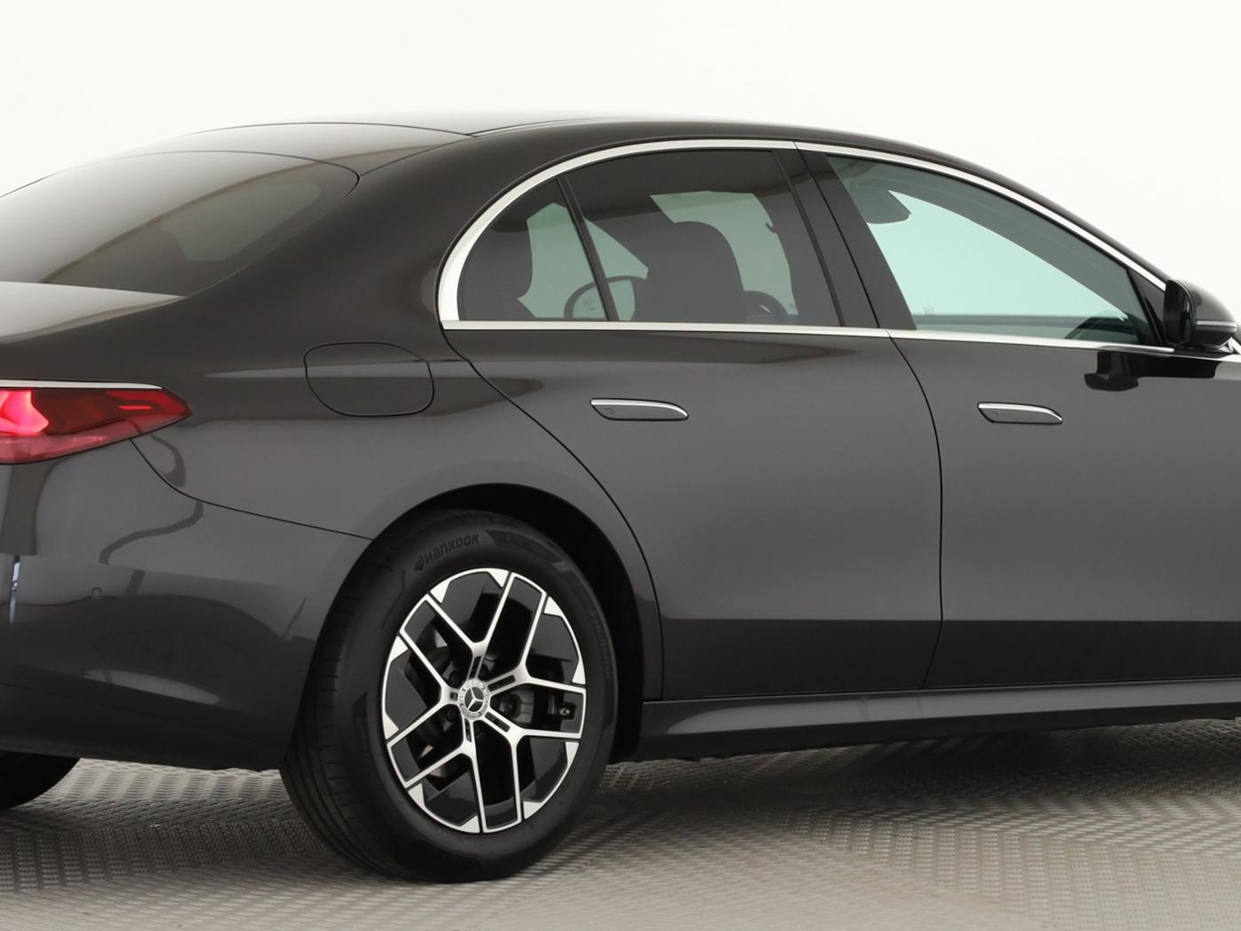 Mercedes-Benz E 200 AVANTGARDE Premium Sedan