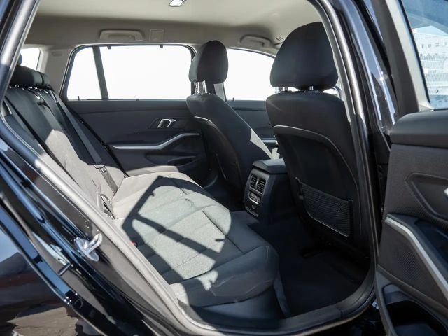 BMW 330 330i Touring xDrive