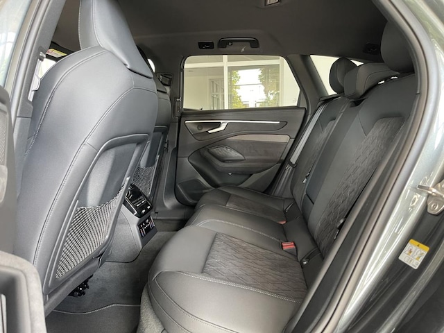 Audi A6 Avant Quattro S-Tronic