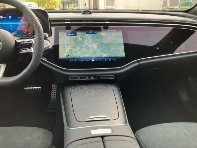 Mercedes-Benz E 200 AMG Line Sedan