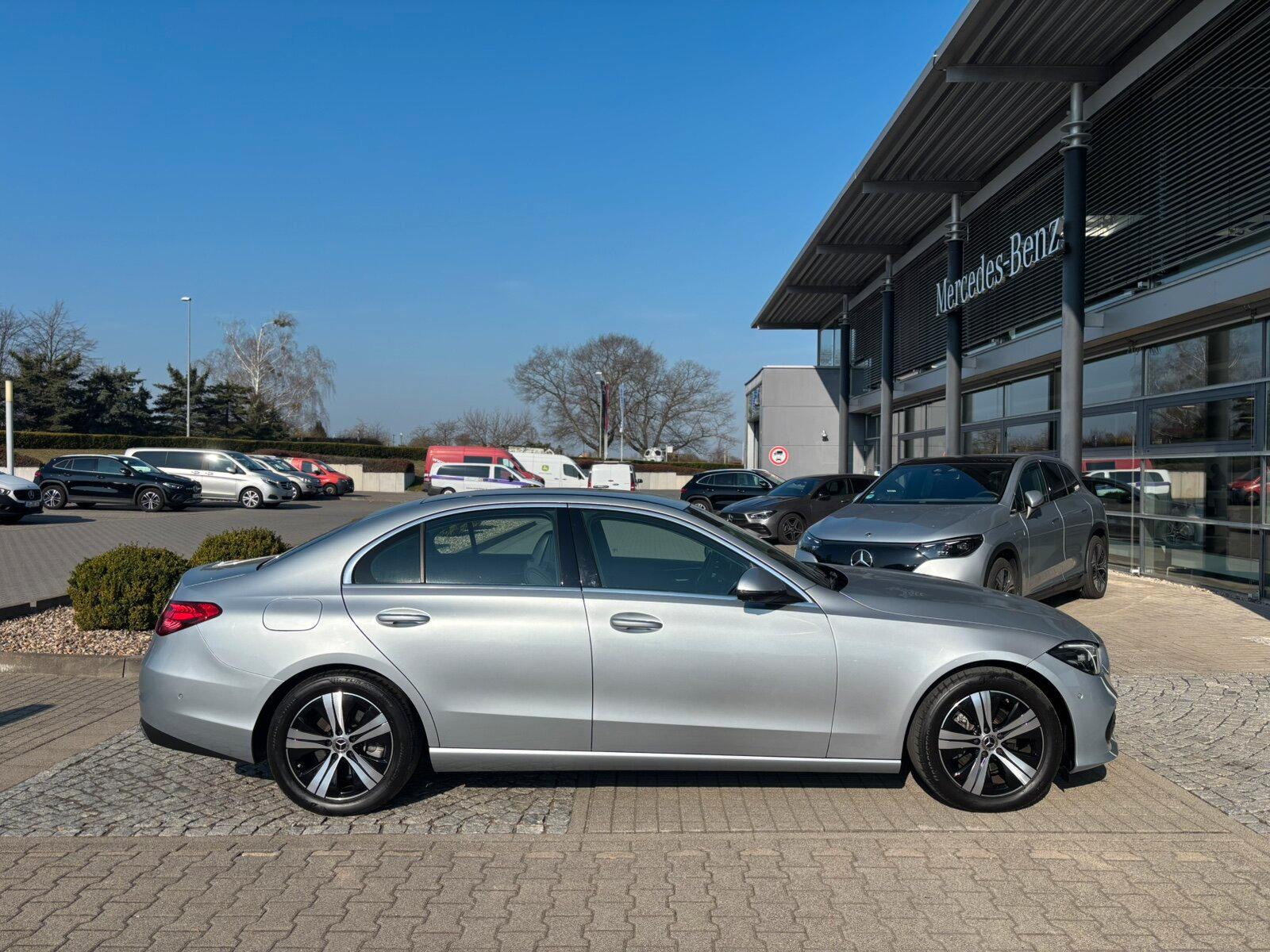 Mercedes-Benz C 180 AVANTGARDE Sedan