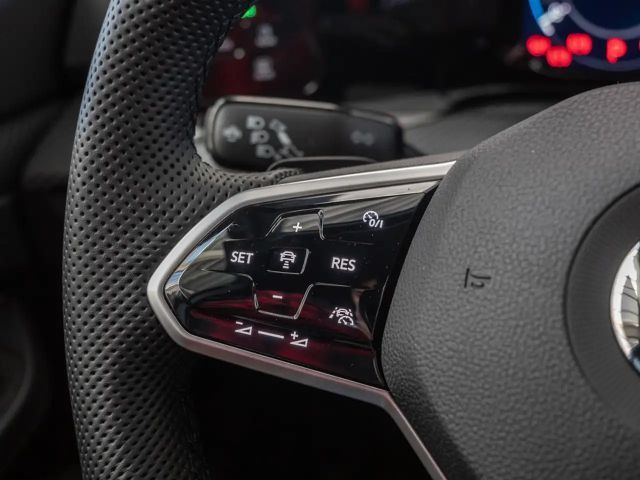 Volkswagen Golf 2.0 TSI Golf VIII R-Line