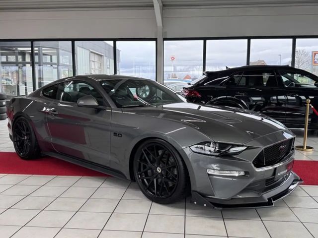 Ford Mustang Fastback GT 5.0 V8