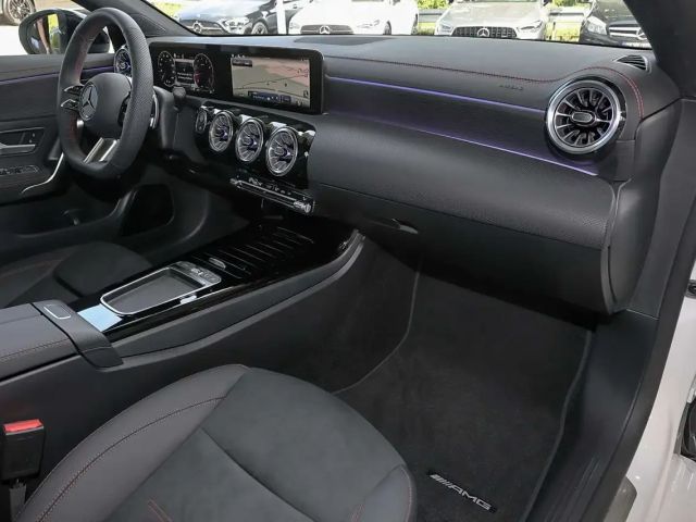 Mercedes-Benz CLA 200 AMG Line Coupé