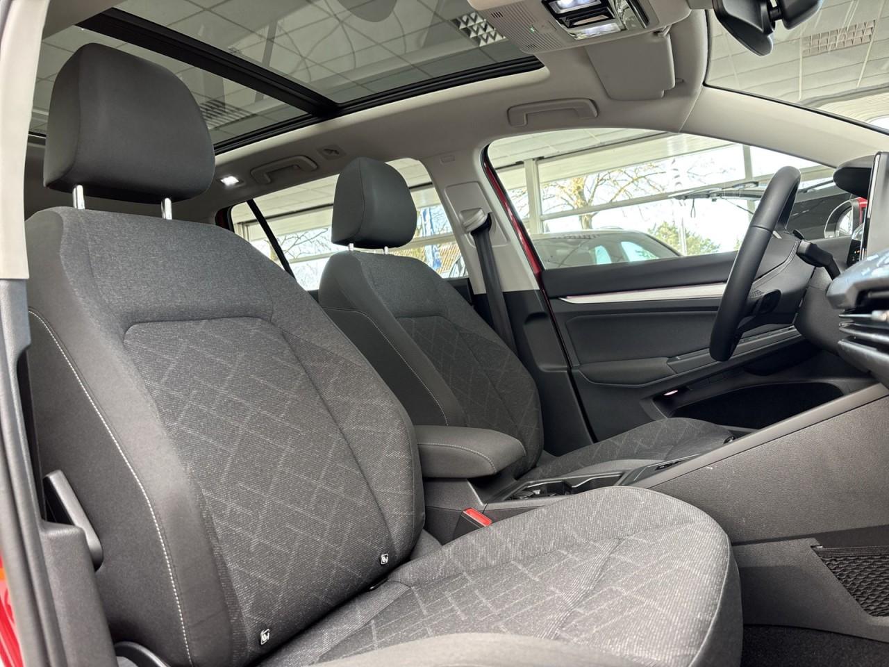 Volkswagen Golf 1.5 eTSI Golf VIII Life