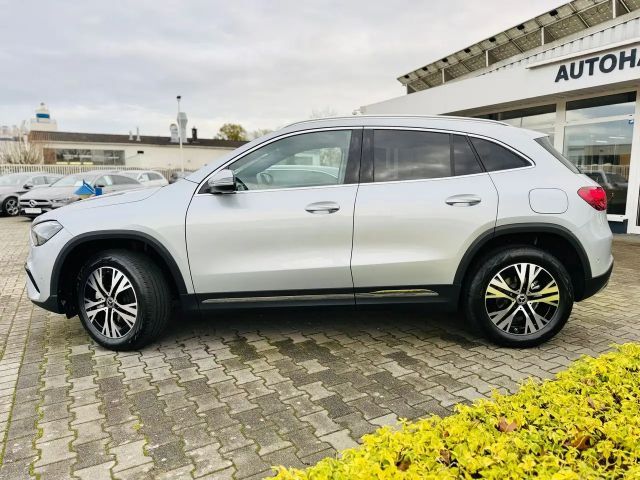 Mercedes-Benz GLA 200 Progressive Sedan