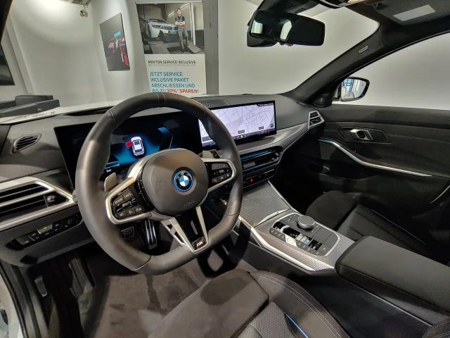 BMW 330 330e M-Sport xDrive