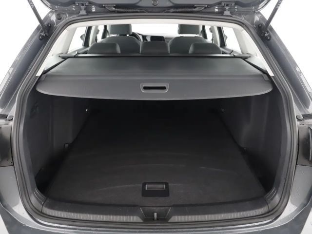 Volkswagen Golf Life Variant