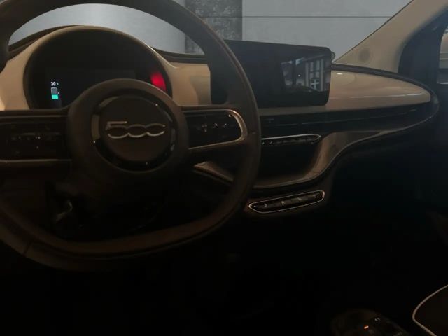 Fiat 500e Limosine 42KWH, Sitzheizung, Allwetterräder auf AL