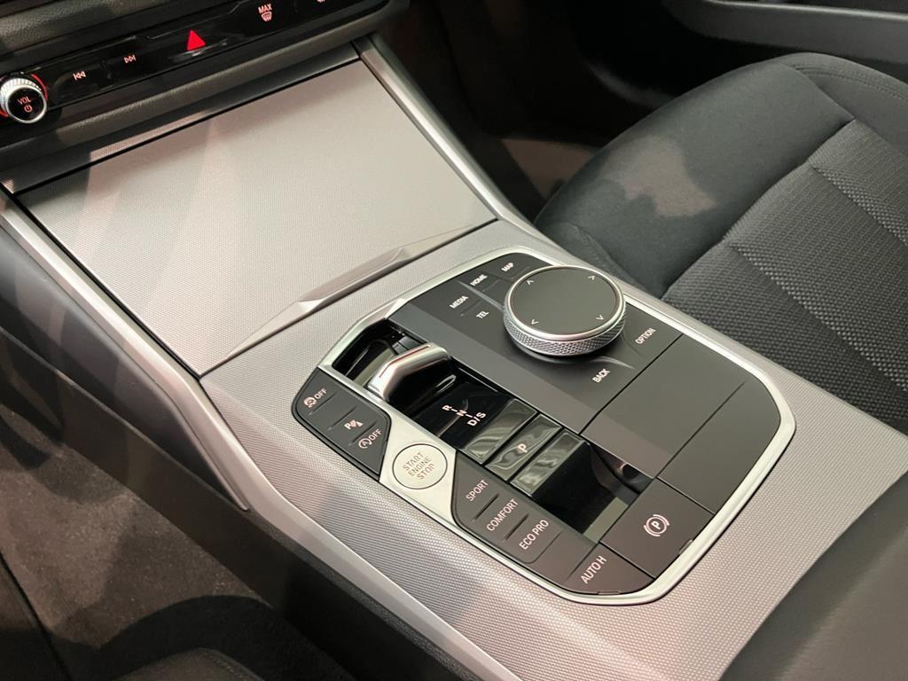 BMW 320 320i Sedan xDrive