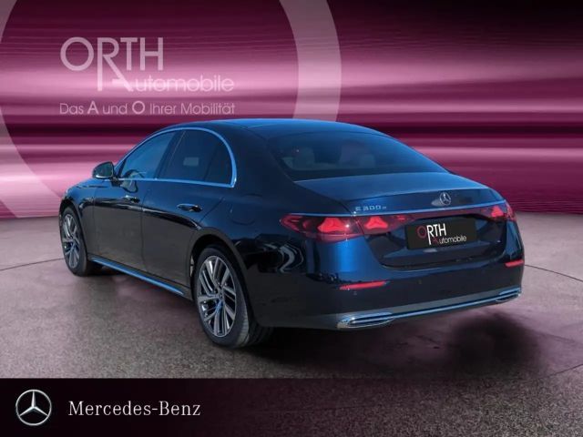 Mercedes-Benz E 300 EXCLUSIVE Sedan