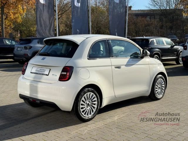 Fiat 500e +Klimaaut.+Tempomat+Spurhalte.+Schildererkennung
