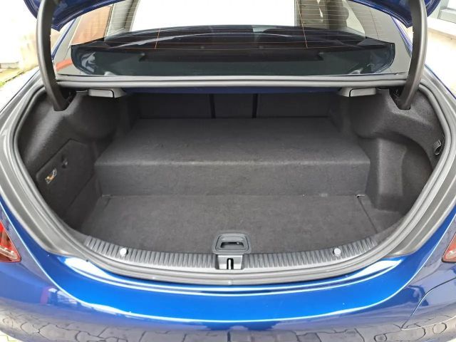 Mercedes-Benz C 300 C 300 e Sedan