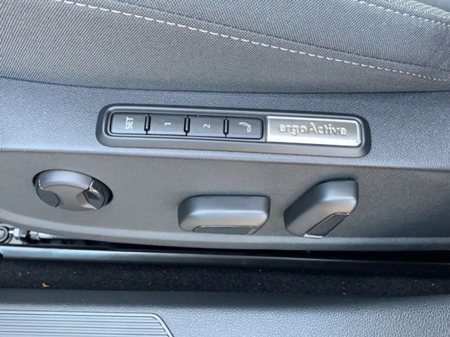 Volkswagen Golf 1.5 eTSI Golf VIII Style