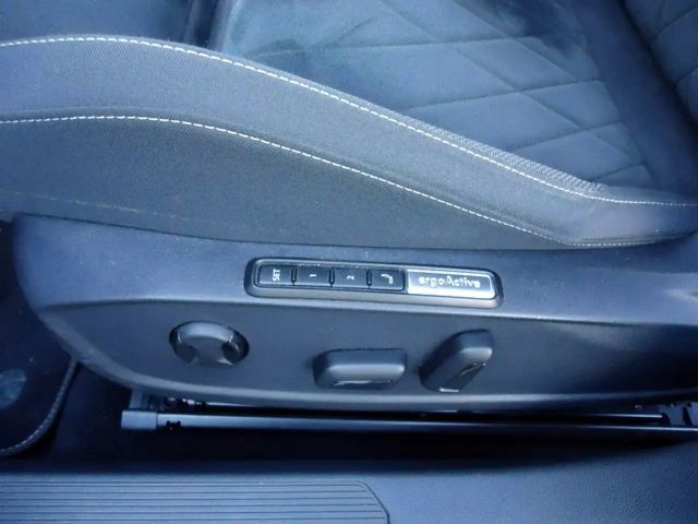 Volkswagen Golf Life Variant