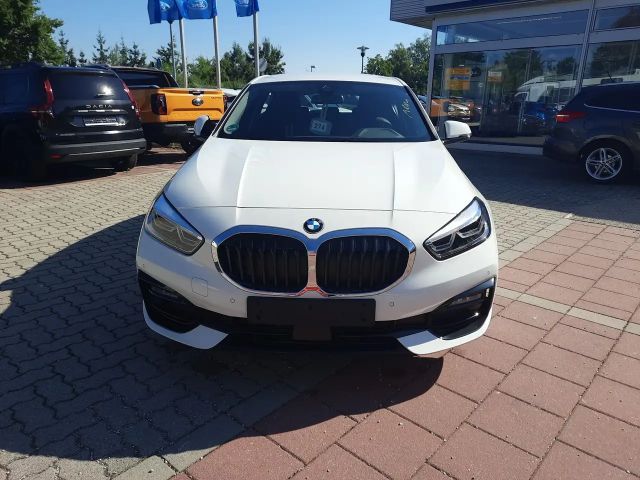 BMW 118 118i Sedan Sport Line