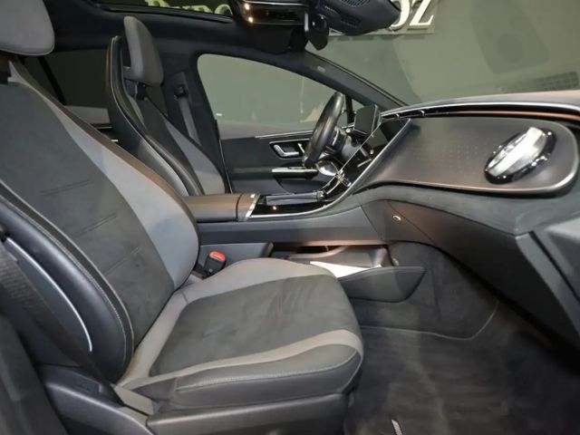 Mercedes-Benz EQE 350 4MATIC AMG Line Sedan