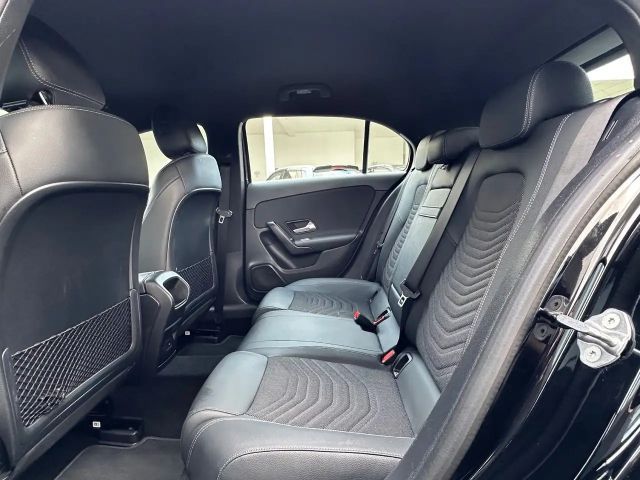 Mercedes-Benz A 180 A 180 d Style