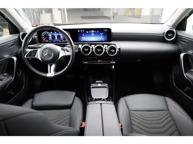Mercedes-Benz A 200 A 200 d