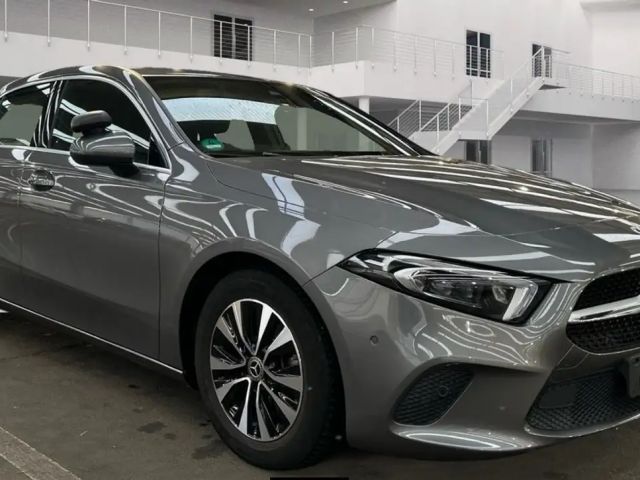 Mercedes-Benz A 180 A 180 d