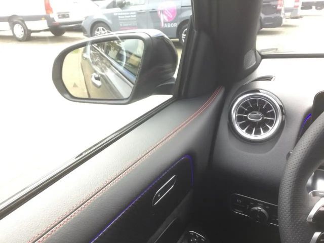 Mercedes-Benz GLB 200 AMG Line Premium