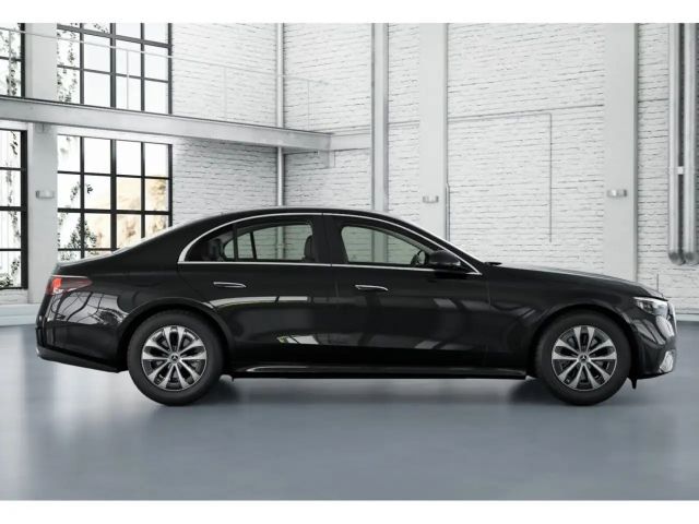 Mercedes-Benz E 200 AVANTGARDE Sedan