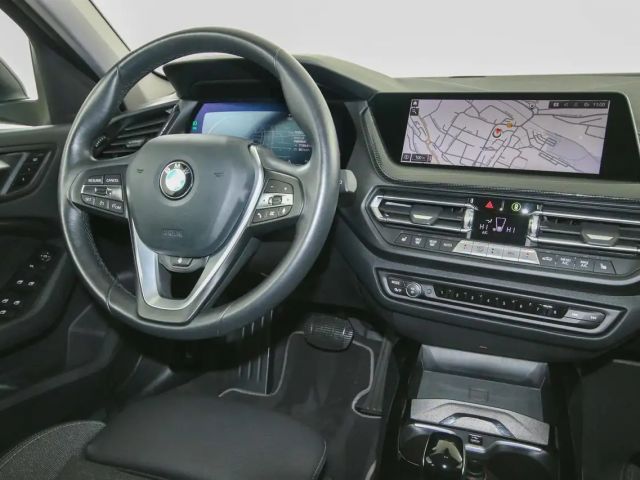 BMW 118 118i Sedan Sport Line