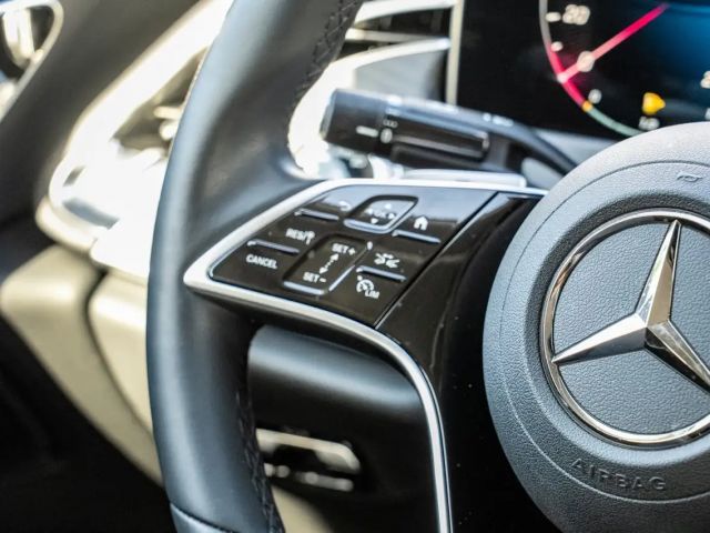 Mercedes-Benz E 200 AVANTGARDE Sedan