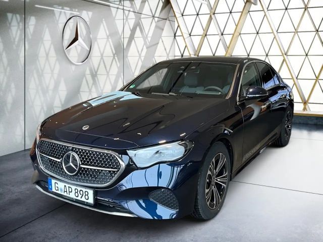 Mercedes-Benz E 200 4MATIC AVANTGARDE Sedan