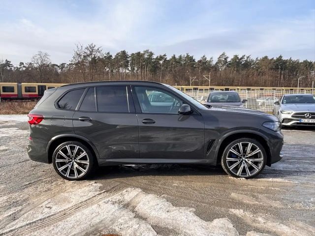 BMW X5 M50i